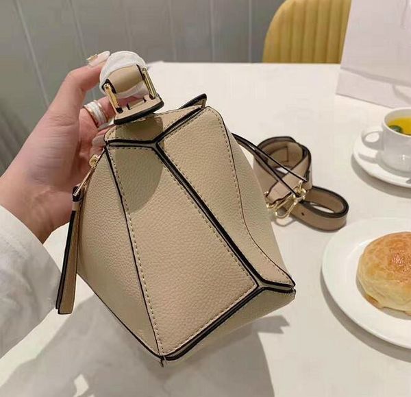 designer lady square bags carry cross body temperament bag female classic plain hand bag 2020 crossbody bag
designer lady square bags carry cross body temperament bag female classic plain hand bag 2020 crossbody bag