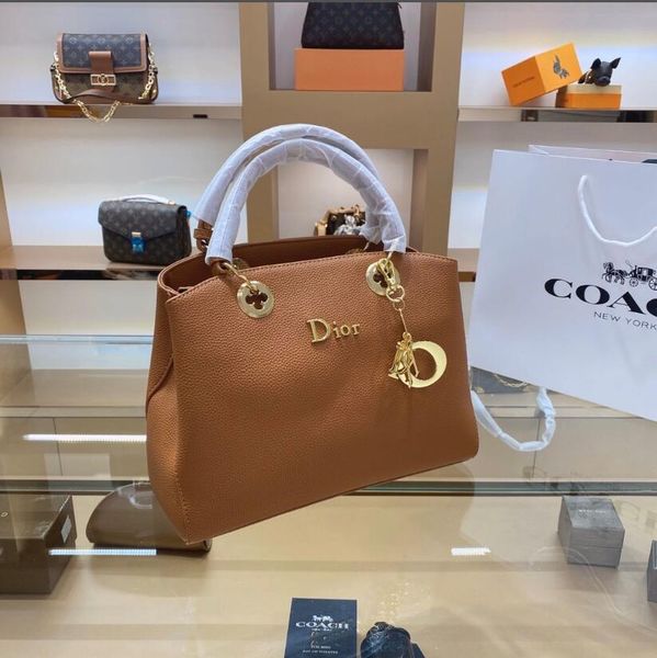 2020 new ladies handbag women's new classic leather wallet ladies shoulder bag backpack business bag shoulder bag
2020 new ladies handbag women's new classic leather wallet ladies shoulder bag backpack business bag shoulder bag