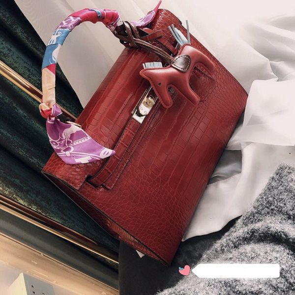 middle size brand designer women handbags crossbody shoulder bags totes handbag purses with chains straps large handbag
middle size brand designer women handbags crossbody shoulder bags totes handbag purses with chains straps large handbag