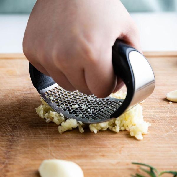 mdzf sweethome stainless steel garlic presses manual curve garlic mincer chopping tools fruit vegetable tools kitchen gad
mdzf sweethome stainless steel garlic presses manual curve garlic mincer chopping tools fruit vegetable tools kitchen gad
