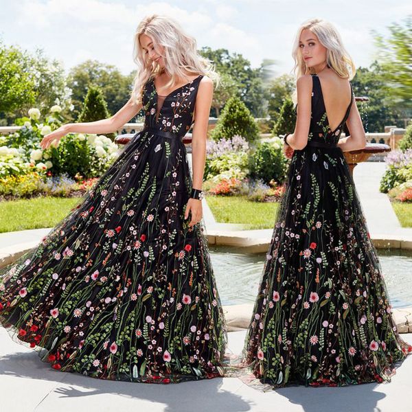 летнее платье женщина новой сексуальный backless платье без бретелек vintage fit и flare вышитого клуба партии шнурок платья женского vestid, Black;gray
летнее платье женщина новой сексуальный backless платье без бретелек vintage fit и flare вышитого клуба партии шнурок платья женского vestid, Black;gray