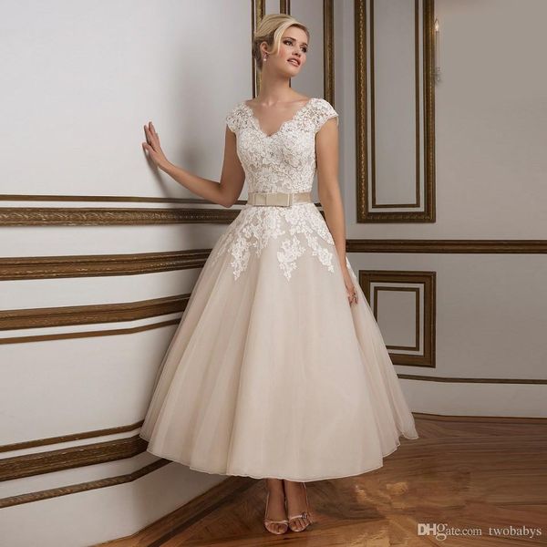 champagne tea length wedding dresses white lace bride dress cap sleeve v back vestido de noiva curto short wedding gowns
champagne tea length wedding dresses white lace bride dress cap sleeve v back vestido de noiva curto short wedding gowns