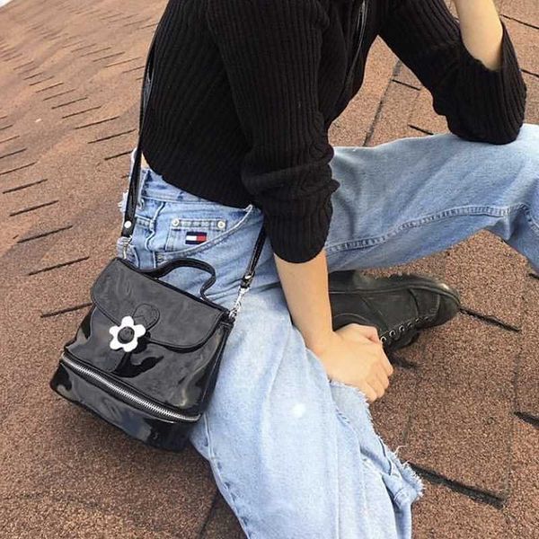 ins big patent-leather hyuna style chic metal flower buckle chic one-shoulder messenger bag
ins big patent-leather hyuna style chic metal flower buckle chic one-shoulder messenger bag