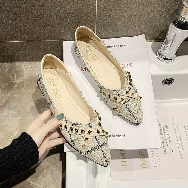 2020 fashion women flat ballet shoes rivet pointed toe transparency flats shoes elegant flats lady shiny woman u19-93, Black
2020 fashion women flat ballet shoes rivet pointed toe transparency flats shoes elegant flats lady shiny woman u19-93, Black