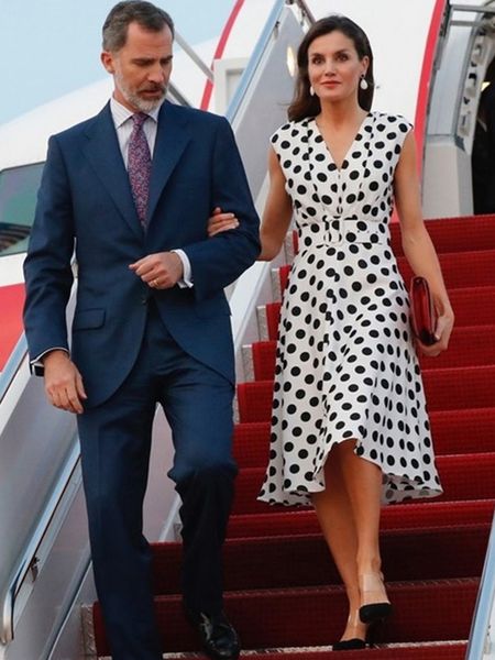 queen letizia ortiz rocasolano polka dot print dress v-neck maxi dresses, Black;pink
queen letizia ortiz rocasolano polka dot print dress v-neck maxi dresses, Black;pink