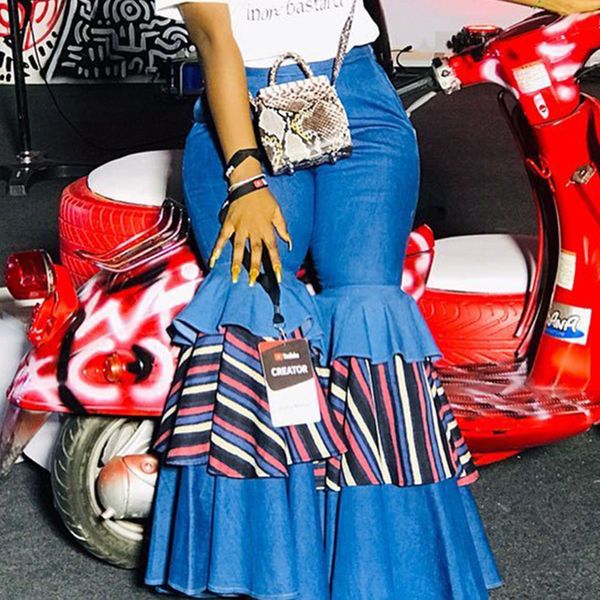 Оптово-Streetwear высокой талией джинсы Женщины Flare брюки Мода Bell Bottom Осень Осень Denim брюки Party Night Club Ruffle клеш
Оптово-Streetwear высокой талией джинсы Женщины Flare брюки Мода Bell Bottom Осень Осень Denim брюки Party Night Club Ruffle клеш