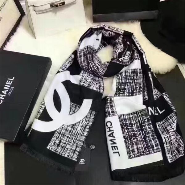 The black and white checkered scarf shawl with wool design style is elegant, warm and comfortable
The black and white checkered scarf shawl with wool design style is elegant, warm and comfortable
