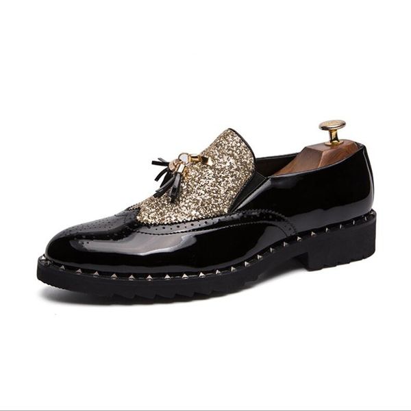 Classic Patent Leather Shoes Casual Business Breathable Tassel Men's Shoes Thick-Bottomed Brock Carved Men Shoes
Classic Patent Leather Shoes Casual Business Breathable Tassel Men's Shoes Thick-Bottomed Brock Carved Men Shoes