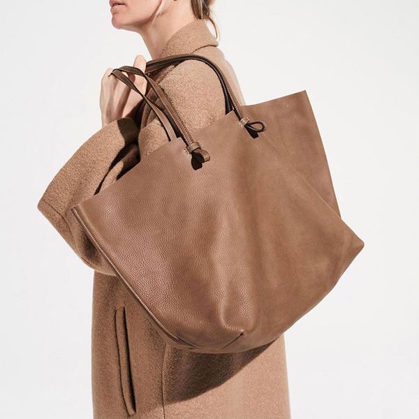 fashion genuine leather handbags portable shopping bag simple ladies big shoulder bag gn-sb-gwnpdb
fashion genuine leather handbags portable shopping bag simple ladies big shoulder bag gn-sb-gwnpdb