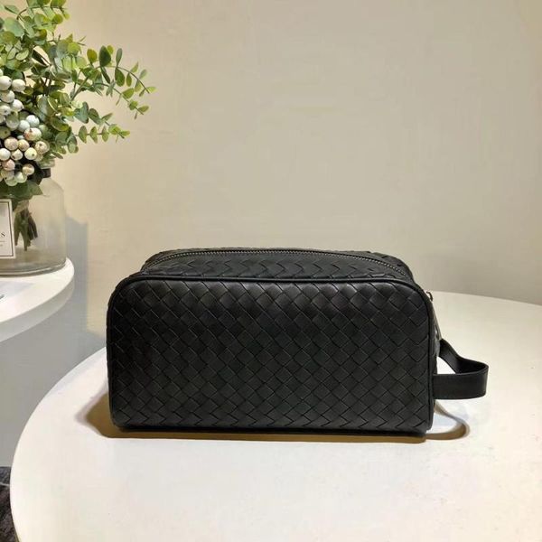 new pattern hand knitted bags cowhide handbag men's business generous simple zipper leather braided bag
new pattern hand knitted bags cowhide handbag men's business generous simple zipper leather braided bag