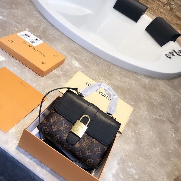 2019 new li ting favorite element women houlder handbag fa hion impeccable gold metal trimin
2019 new li ting favorite element women houlder handbag fa hion impeccable gold metal trimin