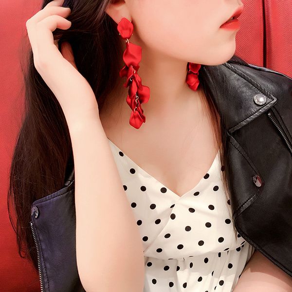 european red rose petal 925 silver needle long tassel earrings exaggerated temperament fashion red net earring jewelry
european red rose petal 925 silver needle long tassel earrings exaggerated temperament fashion red net earring jewelry