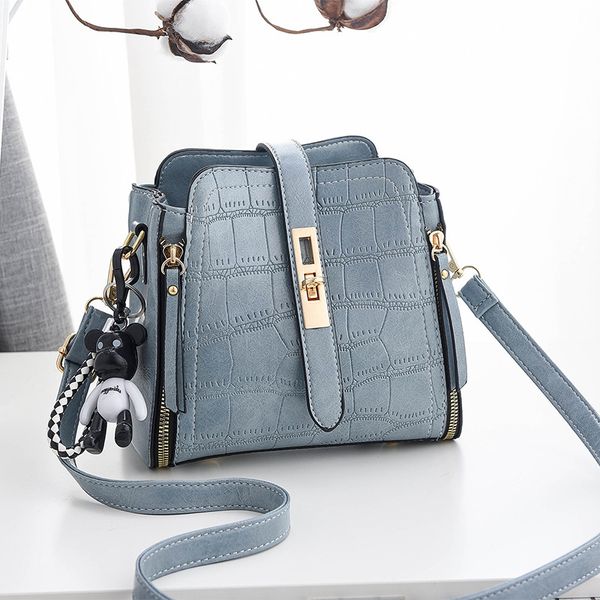 2020 new women's bag fashion shoulder bag women's pu leather messenger korean version of the check pattern handbag
2020 new women's bag fashion shoulder bag women's pu leather messenger korean version of the check pattern handbag
