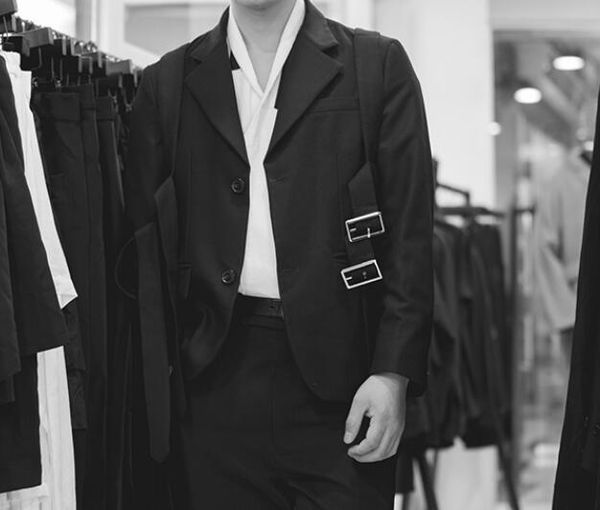 m--6xl 2019 spring men's new fashion personalized custom lapel single-breasted bundled suit, Black;brown
m--6xl 2019 spring men's new fashion personalized custom lapel single-breasted bundled suit, Black;brown
