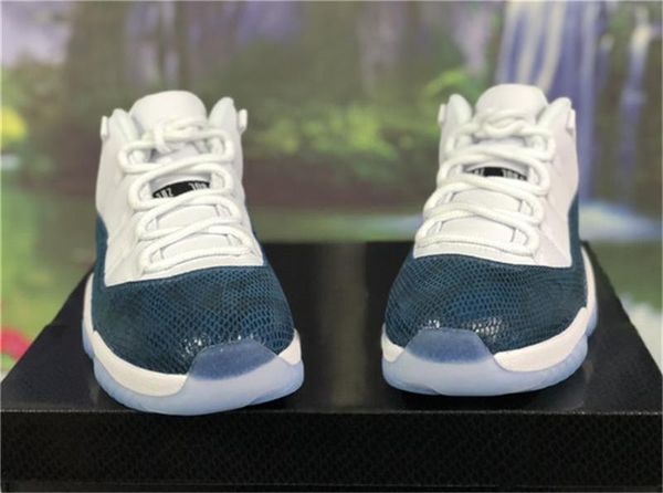 2020 authentic 11 low navy blue snakeskin men basketball shoes white black real carbon fiber cd6846 -102 running shoes sneakers size 7 -13
2020 authentic 11 low navy blue snakeskin men basketball shoes white black real carbon fiber cd6846 -102 running shoes sneakers size 7 -13