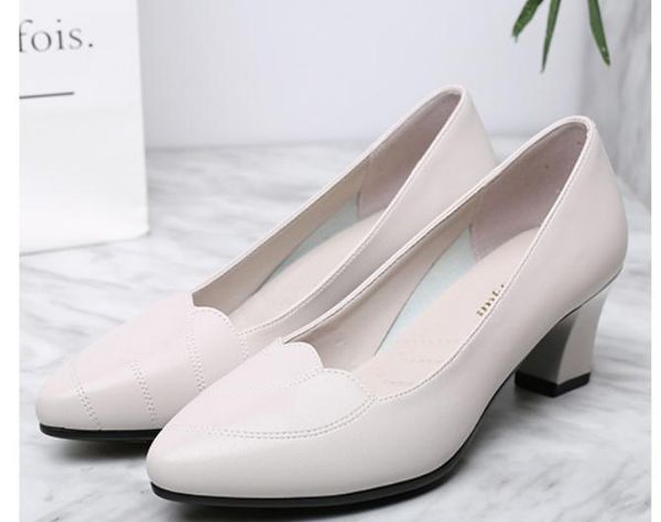 2019 women's shoes in spring and autumn with new style middle heel coarse heel round head #39, Black
2019 women's shoes in spring and autumn with new style middle heel coarse heel round head #39, Black