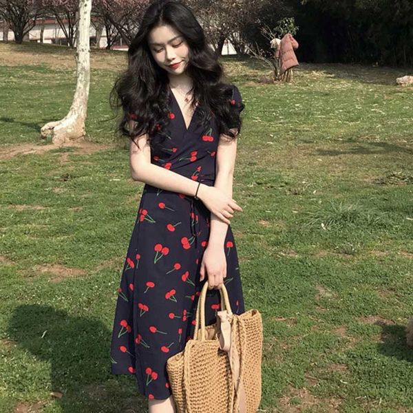 2020 plus size women dress cherry print short sleeve vintage french dress summer v-neck midi female chiffon elegant, Black;gray
2020 plus size women dress cherry print short sleeve vintage french dress summer v-neck midi female chiffon elegant, Black;gray