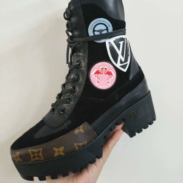 2020 new women's boots thick high-heeled front lace-up british style printed color-matching martin boots factory direct sales, Black 
2020 new women's boots thick high-heeled front lace-up british style printed color-matching martin boots factory direct sales, Black