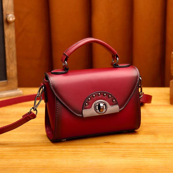 2020 new small woman satchel handbag cow split leather crossbody shoulder bag women flap messenger bags rivet decoration
2020 new small woman satchel handbag cow split leather crossbody shoulder bag women flap messenger bags rivet decoration