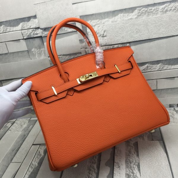 luxurious leather 2019 h letters mark taurillon leather bag bag, lock closure and double handles, with dust bag
luxurious leather 2019 h letters mark taurillon leather bag bag, lock closure and double handles, with dust bag