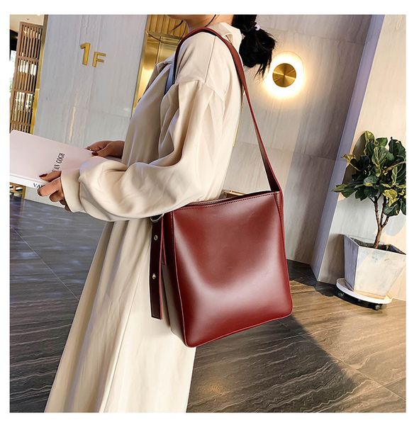 winter big bag women 2020 new fashion retro fashion single shoulder bucket bag messenger
winter big bag women 2020 new fashion retro fashion single shoulder bucket bag messenger