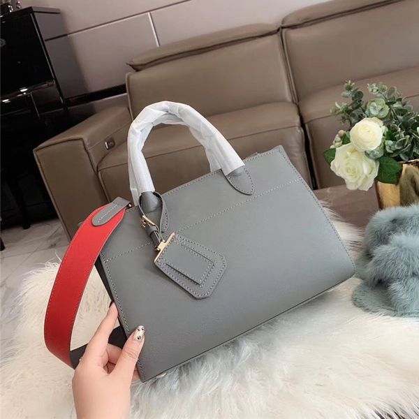 designer handbag women shoulder bag leather pure color restoring ancient ways wild joker newset fashion
designer handbag women shoulder bag leather pure color restoring ancient ways wild joker newset fashion