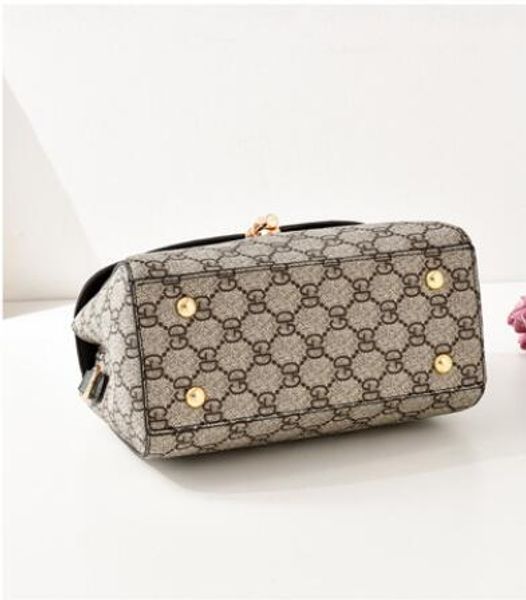 new style 2020 women making materials pu leather messenger bag fashion shoulder bags women crossbody bag with dust bag
new style 2020 women making materials pu leather messenger bag fashion shoulder bags women crossbody bag with dust bag