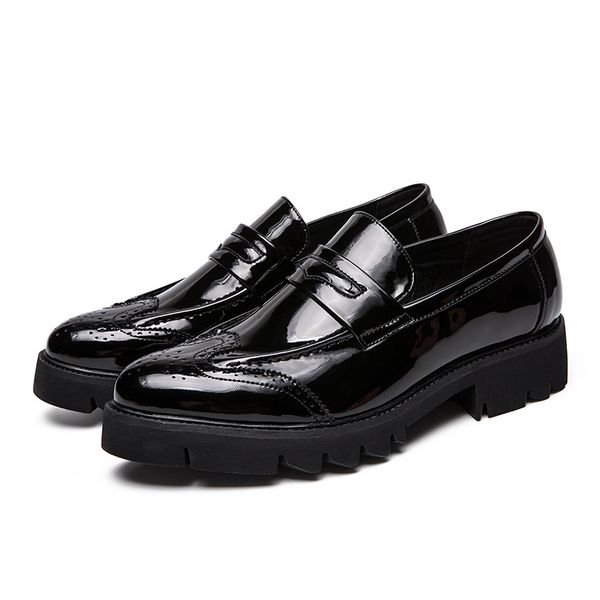 small leather shoes brock carved overshoes men's pointed hair stylist night leather bright suit, Black
small leather shoes brock carved overshoes men's pointed hair stylist night leather bright suit, Black