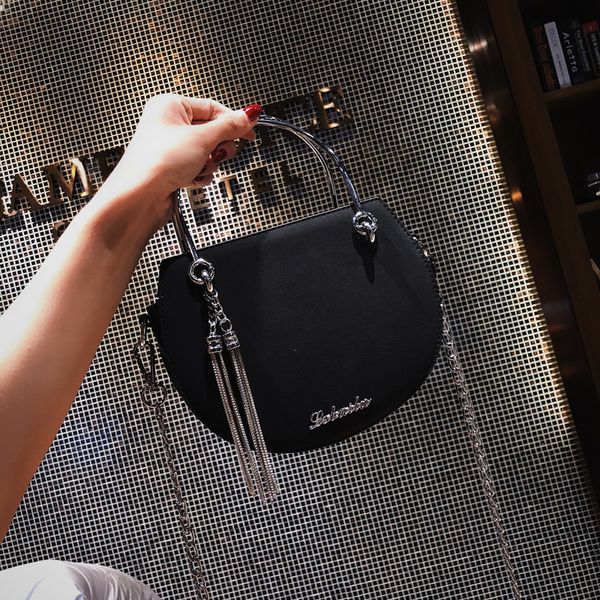 senior sense designer handbag fashion women's saddle bag 2019 korean retro fringe handbag versatile messenger bag lady single shoulder
senior sense designer handbag fashion women's saddle bag 2019 korean retro fringe handbag versatile messenger bag lady single shoulder