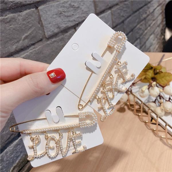 2020 новая корея стиль простые cute girl брошь имитация pearl письмо брошь pin для женщин мода корсаж вспомогательного оборудования ювелирны, Gray
2020 новая корея стиль простые cute girl брошь имитация pearl письмо брошь pin для женщин мода корсаж вспомогательного оборудования ювелирны, Gray