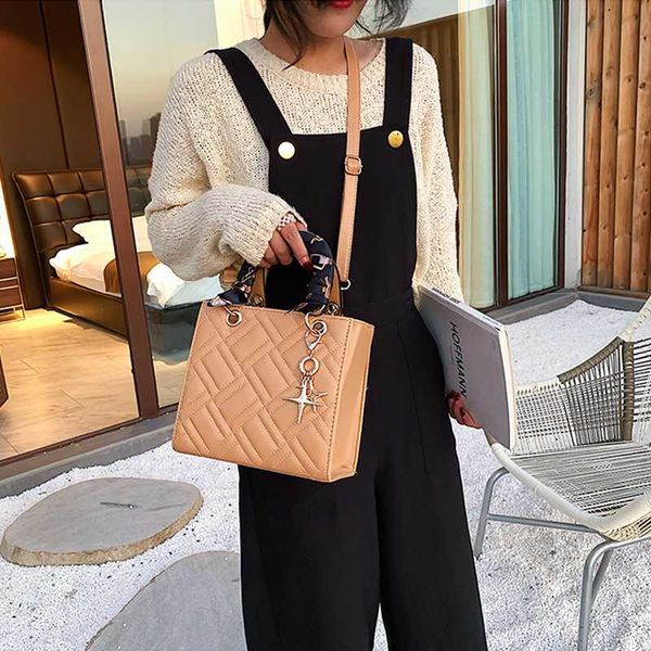 fashion quilted totes female handle crossbody bags for women star pendant shoulder bags pu leather women handbags new
fashion quilted totes female handle crossbody bags for women star pendant shoulder bags pu leather women handbags new
