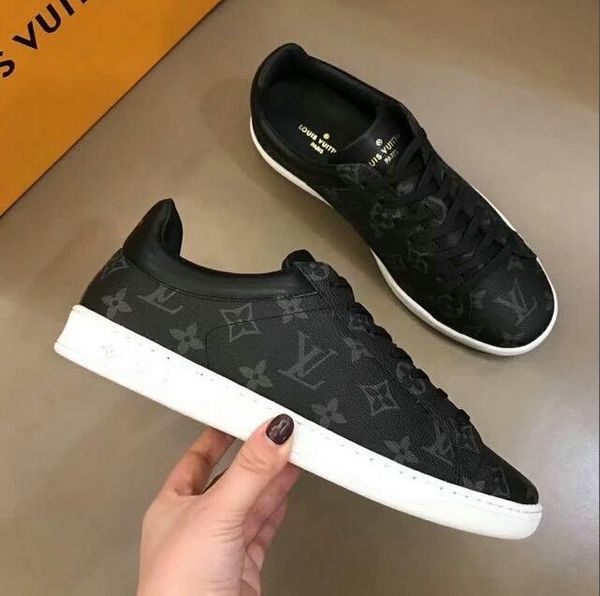 2020 velvet black men's and women's boutique shoes beautiful thick-soled casual sneakers leather solid color dress shoes #6807lv
2020 velvet black men's and women's boutique shoes beautiful thick-soled casual sneakers leather solid color dress shoes #6807lv