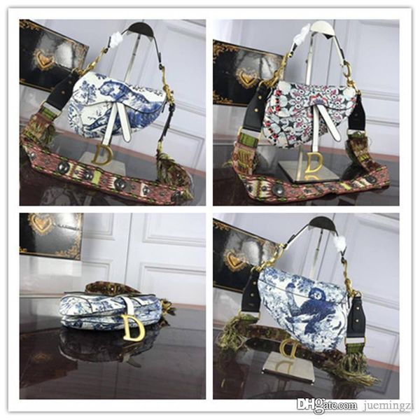 Роскошное седло ручной тотализатор косой холст мини Роттер седло рука плечо тотализатор кожа цветной цветок 821560 размер:23*19*5.5 см
Роскошное седло ручной тотализатор косой холст мини Роттер седло рука плечо тотализатор кожа цветной цветок 821560 размер:23*19*5.5 см