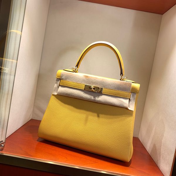 wholesale original togo skin half handmade with wax line thread yellow keily purse,25cm 28cm 32cm both gold,sliver hardware for chosen
wholesale original togo skin half handmade with wax line thread yellow keily purse,25cm 28cm 32cm both gold,sliver hardware for chosen