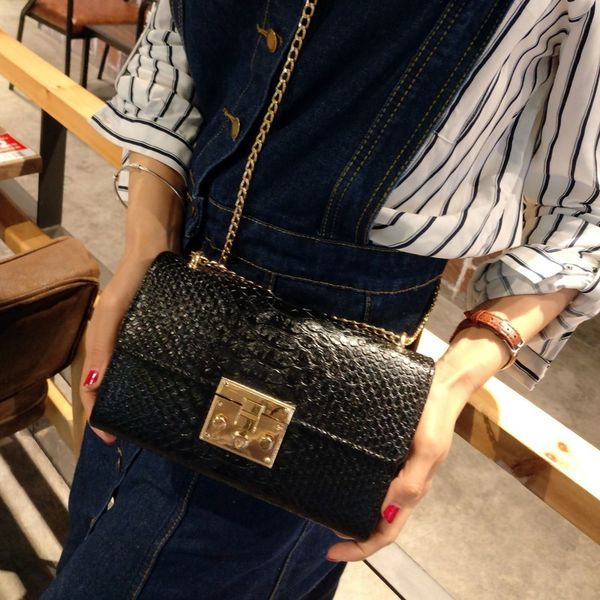 women's bag messenger bag spring 2020 new snake pattern crocodile pattern female korean version of the small shoulder
women's bag messenger bag spring 2020 new snake pattern crocodile pattern female korean version of the small shoulder