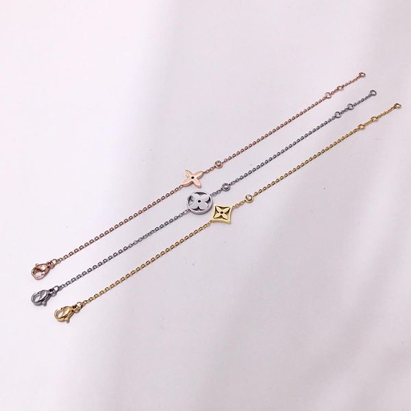 brand name hollow flower shape with diamond of chain bracelet women wedding gift jewelry drop shipping PS6280A
brand name hollow flower shape with diamond of chain bracelet women wedding gift jewelry drop shipping PS6280A