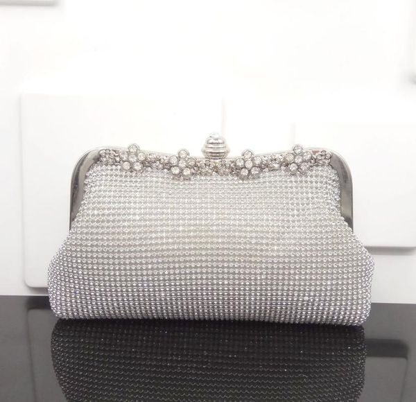 2020 серебряный горный хрусталь мягкая седельная сумка женщины bling кристалл бисероплетение бродяга сумка дамы макияж lipsticj телефон коше
2020 серебряный горный хрусталь мягкая седельная сумка женщины bling кристалл бисероплетение бродяга сумка дамы макияж lipsticj телефон коше