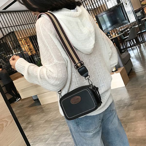 vintage wide strap women crossbody bags designer luxury pu leather lady shoulder messenger bag small flap square purses female
vintage wide strap women crossbody bags designer luxury pu leather lady shoulder messenger bag small flap square purses female