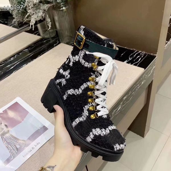 2020 new tweed embroidered black white women designers ankle boots diamonds decorative luxury booties women winter platform shoes for woman 
2020 new tweed embroidered black white women designers ankle boots diamonds decorative luxury booties women winter platform shoes for woman