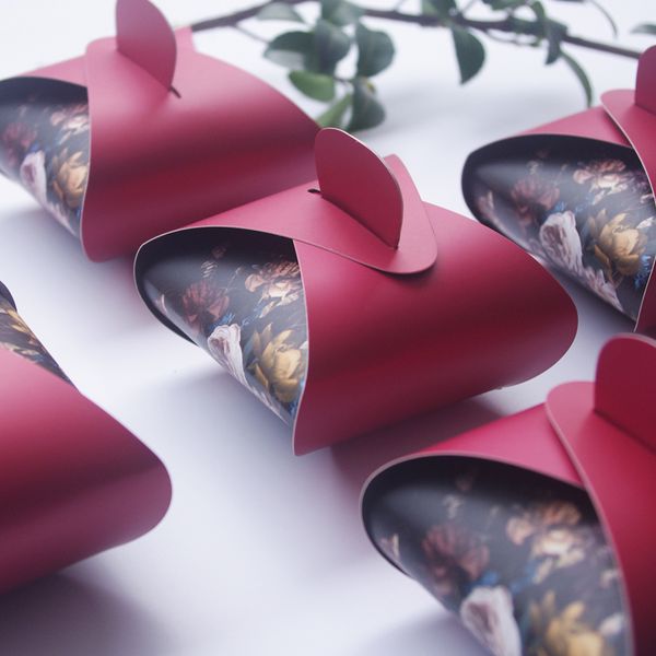 burgundy paper candy gift box cake bags with handles packaging party favors for guests wedding baby shower birthday decoration
burgundy paper candy gift box cake bags with handles packaging party favors for guests wedding baby shower birthday decoration