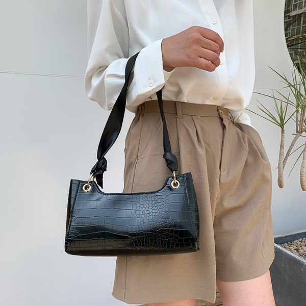2020 new women's messenger bag fashion trend korean version of the simple and simple ladies saddle bag
2020 new women's messenger bag fashion trend korean version of the simple and simple ladies saddle bag
