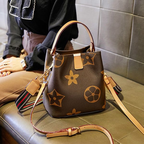 2020 messenger bag real leather women designer handbag printing flowers totes designer bags purse shoulder handbag crossbody bag
2020 messenger bag real leather women designer handbag printing flowers totes designer bags purse shoulder handbag crossbody bag