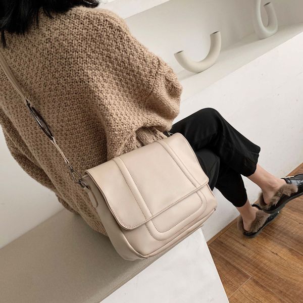 2020 new women's simple shoulder bag korean fashion ladies saddle bag
2020 new women's simple shoulder bag korean fashion ladies saddle bag
