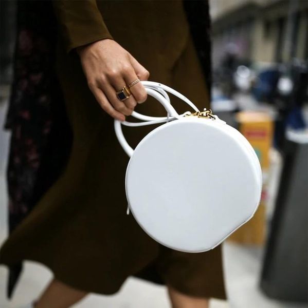 2020 summer new round totes bag cute circle bags women girl chic small party crossbody bag black yellow white red
2020 summer new round totes bag cute circle bags women girl chic small party crossbody bag black yellow white red