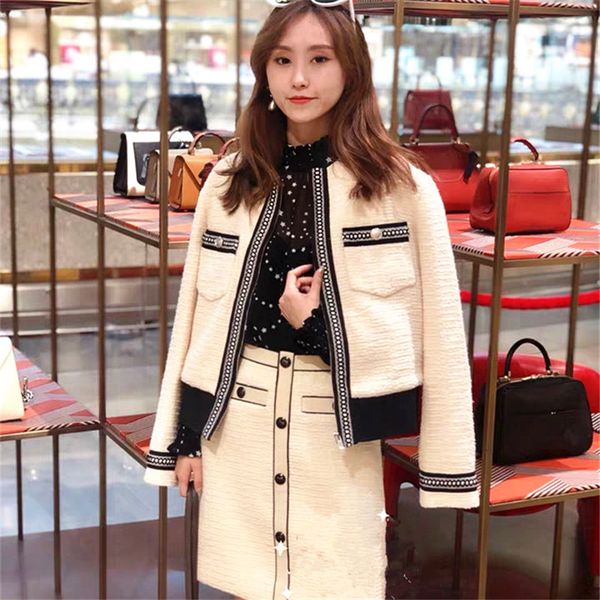 women jacket 2019 fall/winter new black and white contrast small fragrance long sleeve waist short jacket, Black;brown
women jacket 2019 fall/winter new black and white contrast small fragrance long sleeve waist short jacket, Black;brown