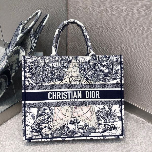 новая дамская сумочка high-end custom quality large capacity handbag fashion trend leisure style супер изысканная вышивка в сочетании с cl
новая дамская сумочка high-end custom quality large capacity handbag fashion trend leisure style супер изысканная вышивка в сочетании с cl