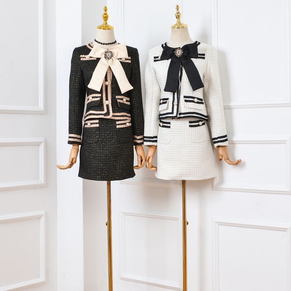 2019 new temperament wear light cooked thin lace decorative pearl button bow long-sleeved jacket + skirt two-piece suit women, White;black
2019 new temperament wear light cooked thin lace decorative pearl button bow long-sleeved jacket + skirt two-piece suit women, White;black
