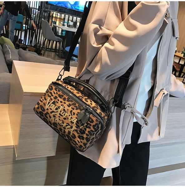 new leopard plush fashion handbags trend printing design casual ladies shoulder bag ladies wild handbag wholesale
new leopard plush fashion handbags trend printing design casual ladies shoulder bag ladies wild handbag wholesale