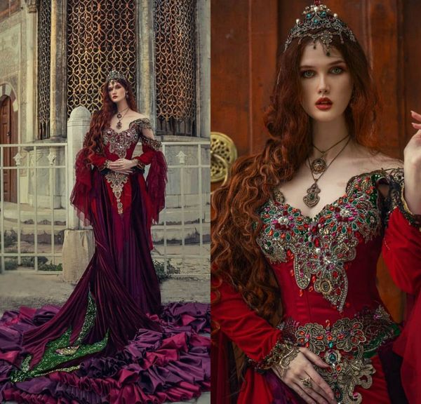 vintage gothic wedding dresses crystal beading long sleeve country wedding dress sweep train custom made plus size robes de mariée, White
vintage gothic wedding dresses crystal beading long sleeve country wedding dress sweep train custom made plus size robes de mariée, White