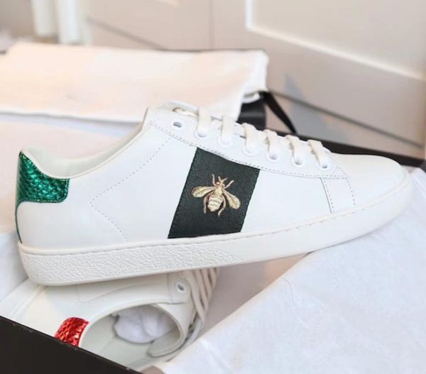 new designer low all white leather bee embroidery casual shoes fashion luxury black white sneakers for mens womens skateboard shoes 2020
new designer low all white leather bee embroidery casual shoes fashion luxury black white sneakers for mens womens skateboard shoes 2020